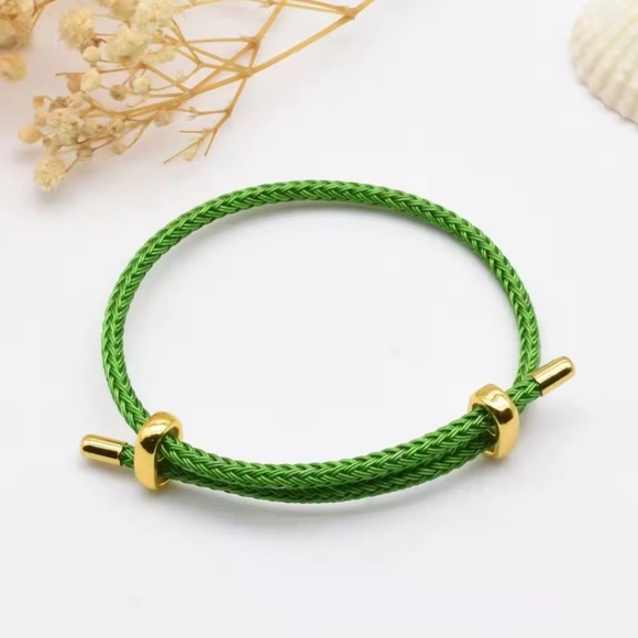 ✨ Green Braided Cable Bracelet with Gold-Tone Accents ✨ - Picture 1 of 2